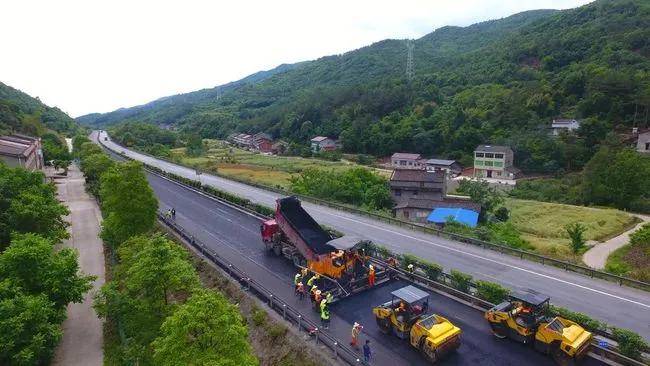 绵万高速公路最新走向探秘，沿途隐藏的小巷特色小店揭秘