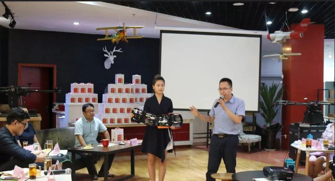 全最新时事热点与引领科技潮流的高科技产品介绍