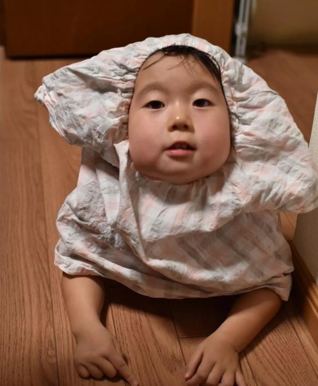 日本最新搞笑视频，小巷深处的欢乐瞬间