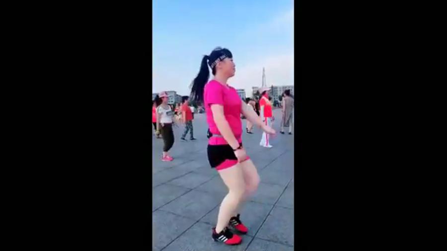 最新性感广场舞，小巷深处的舞蹈革命热潮