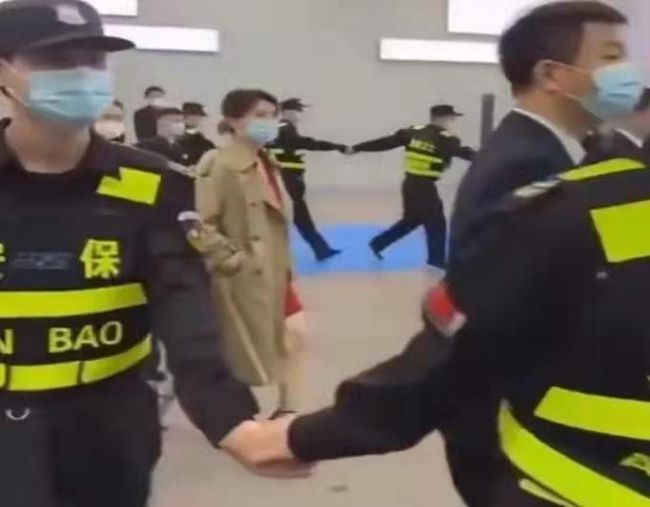 最新男保安的成长之路，励志故事中的学习、变化与自信力量