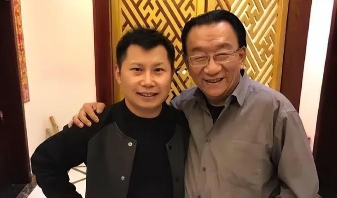 裘英俊最新相声作品，科技之光——感受前沿科技的魅力