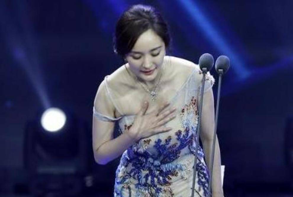 明星最新动态与美景之旅，探寻内心宁静与平和的旅程